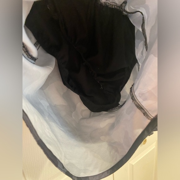 Old Navy 2X Stretch Tech Black Camo Athletic Shorts - Picture 10 of 11